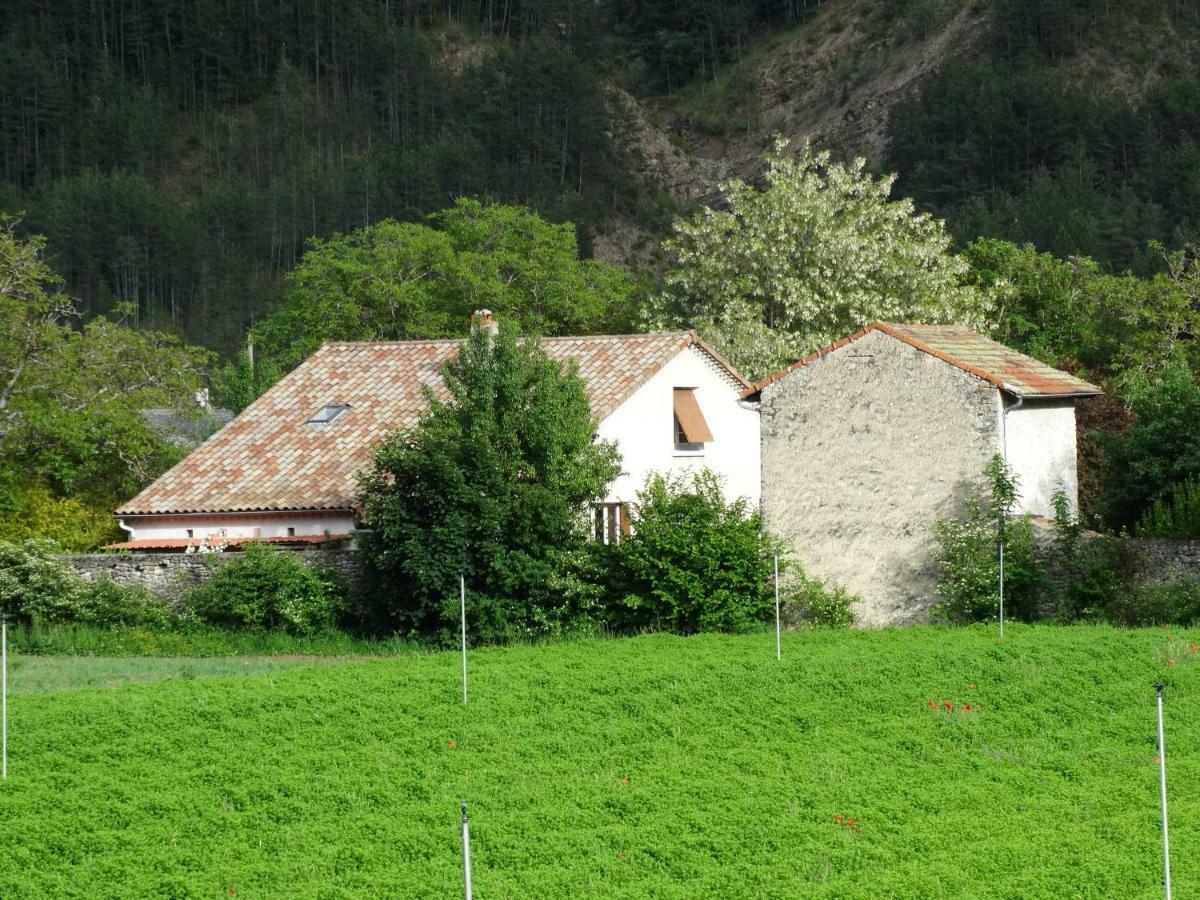 La Roulotte Villa Chatillon-en-Diois Exterior photo